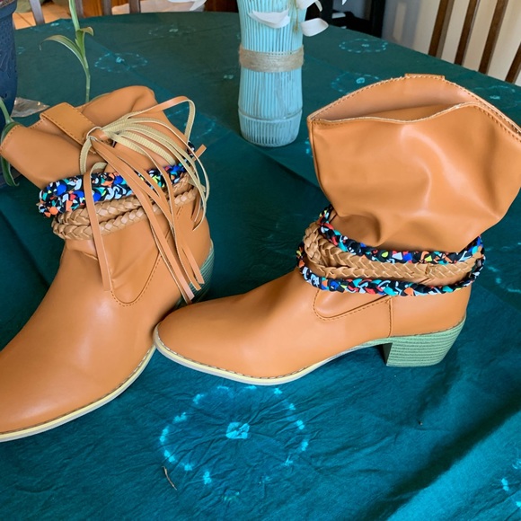 NWOB western, cowboy, boho booties. Never worn. Fashion Shoe House. Size 6. - Picture 2 of 6
